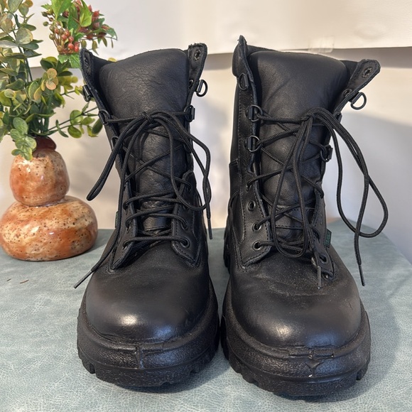 Leather work/combat boot. Mens size 9.5 - Picture 2 of 5